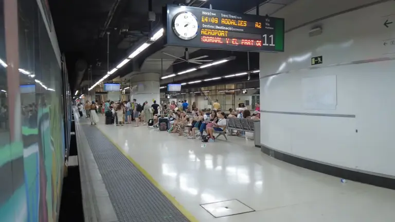 Barcelona Airport to the city center by train
